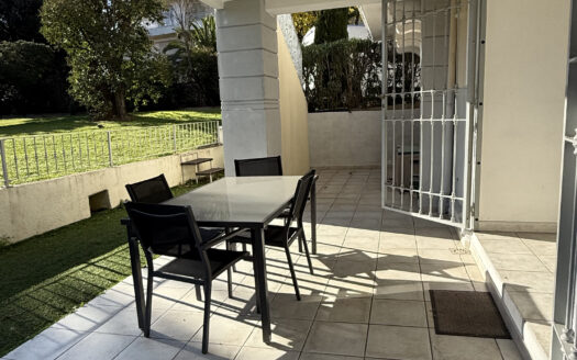 ANCIENNE VILLA À CANNES